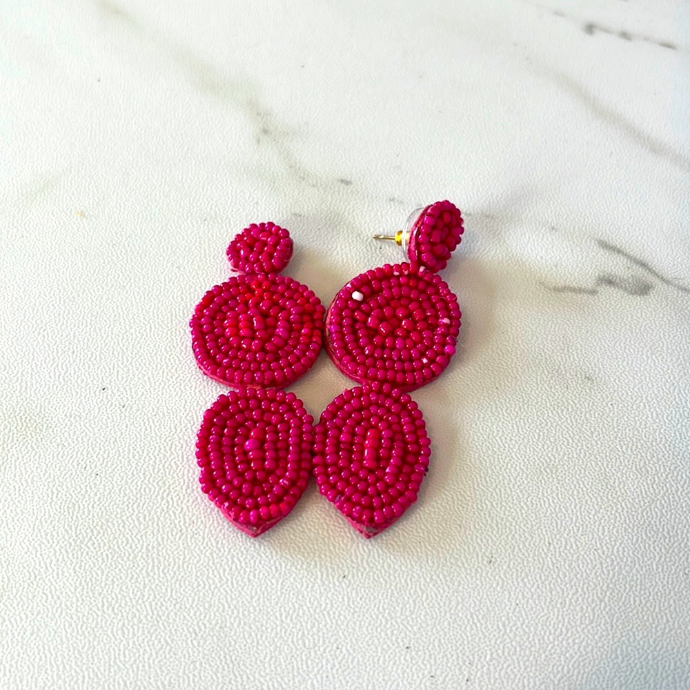 Rebecca minkoff LINEAR BEADED DISC DROP EARRINGS IN FUCHSIA